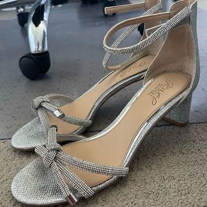 Jewel by Badgley Mishka Silver Sparkle Bow Block Heels - Size 8